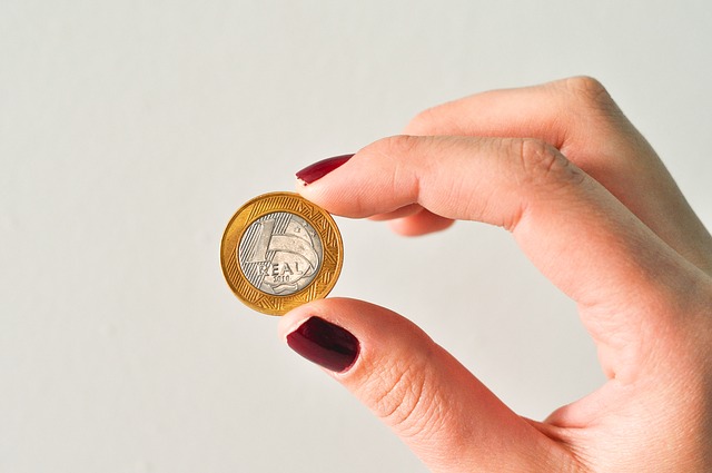 mince v prstech