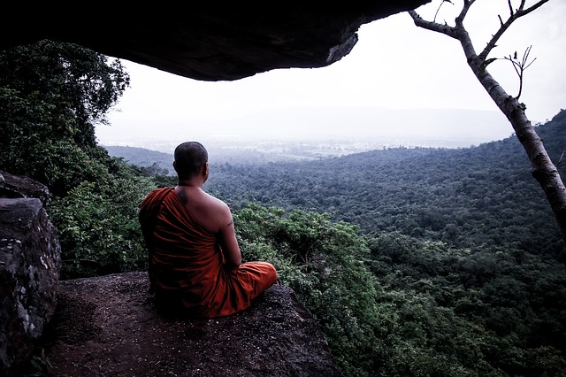 meditácia, mních, príroda.jpg